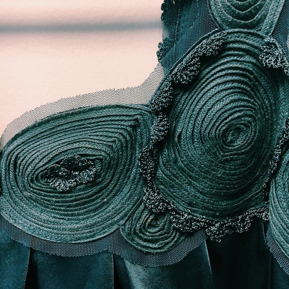 BCBG Max Azria 100% Silk dress - Picture 8 of 8